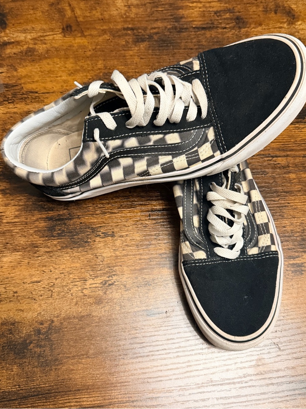 Vans Black and White Checkerboard Old Skool Sneakers (women’s 10 men’s 8.5)